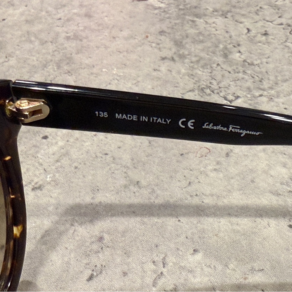 ✨ Salvatore Ferragamo Sunglasses – SFG418 Tortoise/Brown Gradient ✨ NEW! Cat Eye - Picture 8 of 16